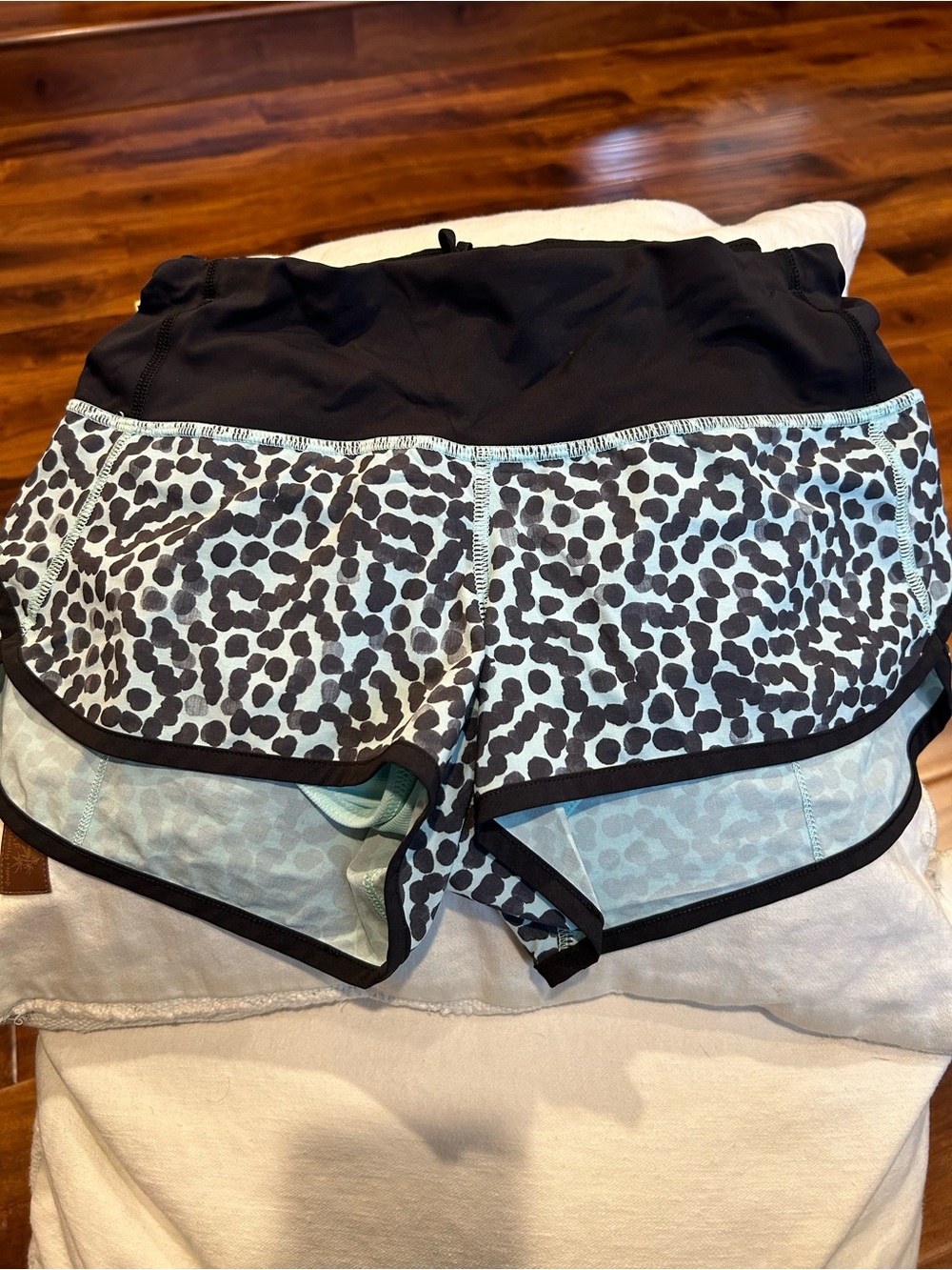 Black Mint Lululemon Speed Up Running Shorts with Mint Liner, Size 4 - EUC